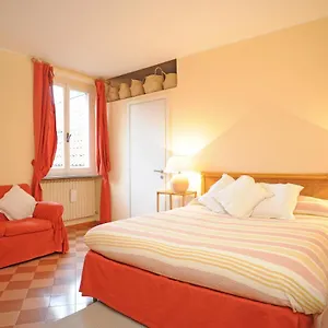 Ivy House In The Heart Of Milán